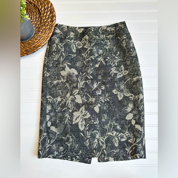 Ann Taylor Dresses & Skirts - Ann Taylor Pencil Skirt Size 0 Black Gray Floral Brocade Metallic Silver Accent